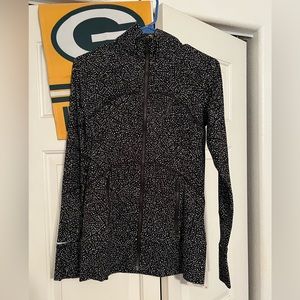 Brand new lulumelon size 8